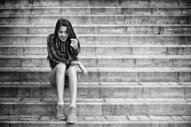 Kız bir palyaço makyaj siyah ve beyaz