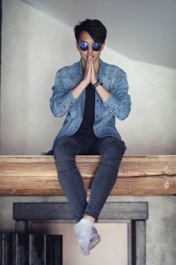 Asya genç adam öğrenci 