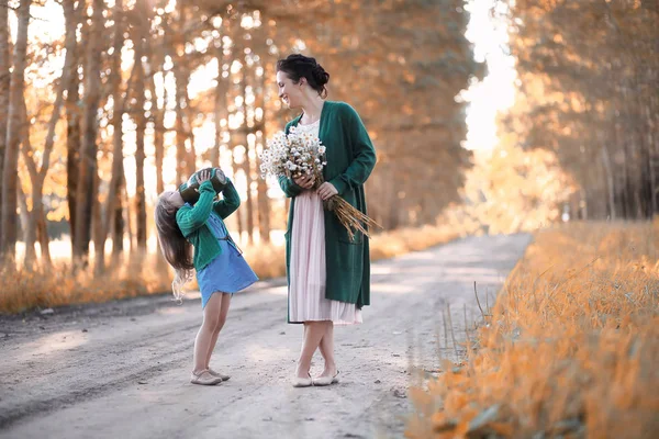 Mother with daughter walking on a road — Stock Photo, Image