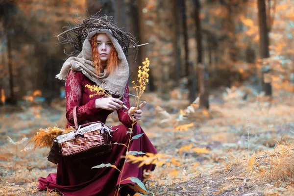 Fortune-teller melakukan ritual musim gugur — Stok Foto