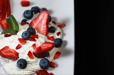 taze çilek ile Lor Tatlısı