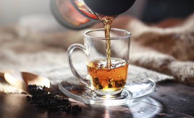 Bir hizmet tabloda çay demlendi