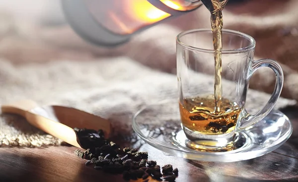 Bir hizmet tabloda çay demlendi