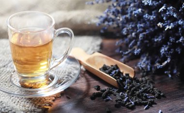 Bir hizmet tabloda çay demlendi