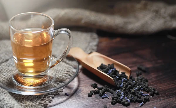 A tálalás táblázat főzött tea — Stock Fotó