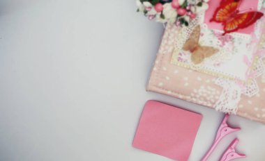 Bir günlük bir beyaz masaya girişler için