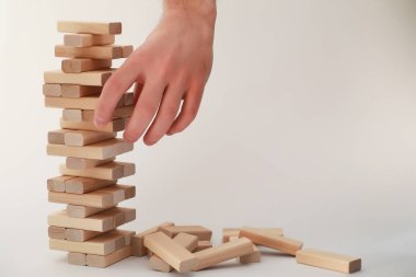 Masa oyunu jenga kulesi bir tahta sopa