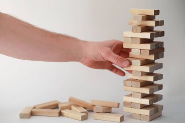 Masa oyunu jenga kulesi bir tahta sopa