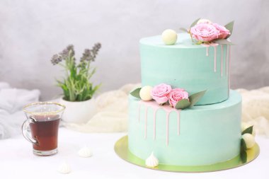 Şekerleme aromalı kek bir tatil için