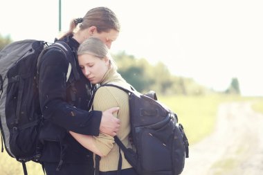 Bir sırt çantası ile yürüyerek seyahat