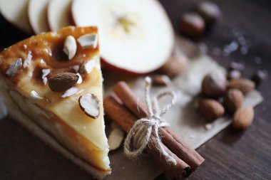 Tarçın ve meyve lezzetli pasta 