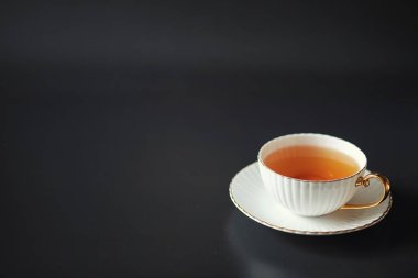 Kahvaltı için ayarlayın. Tatlı ve hamur işleri için çay bir bl Fındıklı