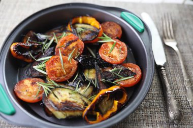 Sebze Izgara pan kızarmış patlıcan ve domates