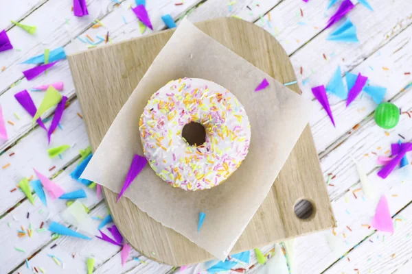 Donut auf weißem Hintergrund — Stockfoto