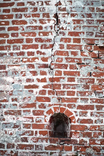 Çatallı eski tuğla duvar