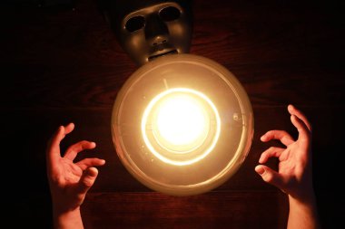 Sihirbazlar tablo bir falcı topu ile