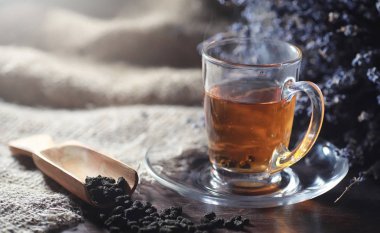 Bir hizmet tabloda çay demlendi