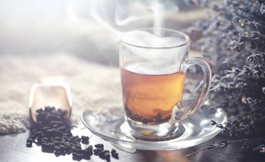 Bir hizmet tabloda çay demlendi