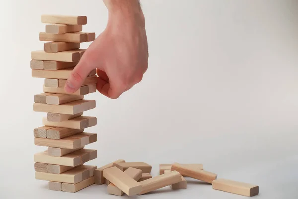 Brädspel jenga tornet av trä pinnar — Stockfoto