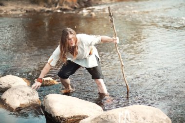 Bir İskandinav biri etnik giysiler