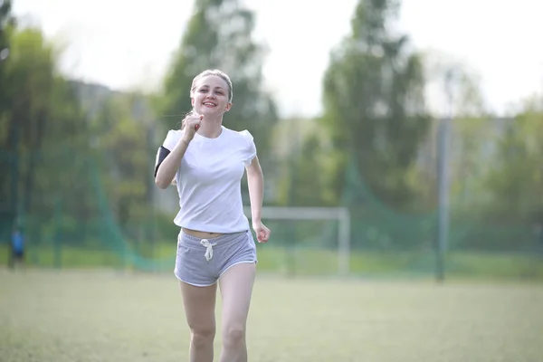 Mädchen und Sport-Lifestyle bei Übungen — Stockfoto