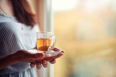 Evde veznedeki kıza