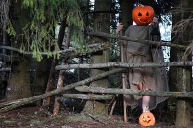 korku bir tırpan ile kabak 