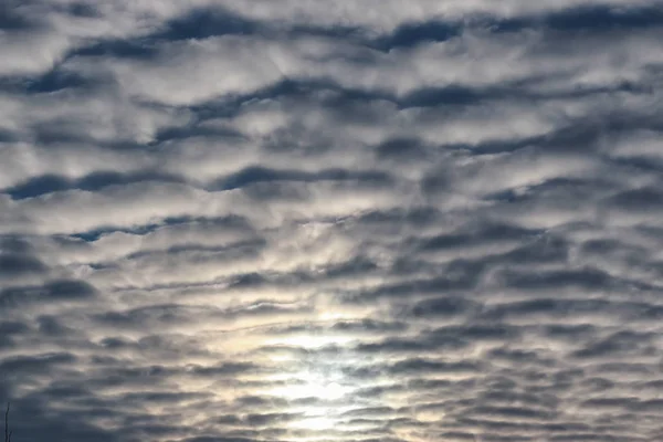 蓝天下的纹理云 — 图库照片