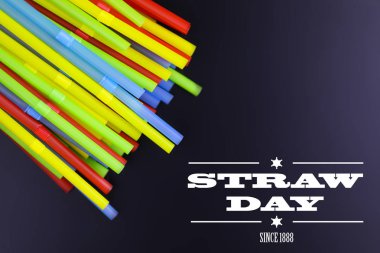 kokteyl tüpler saman günden beri 1 ile siyah bir arka plan üzerinde yalan