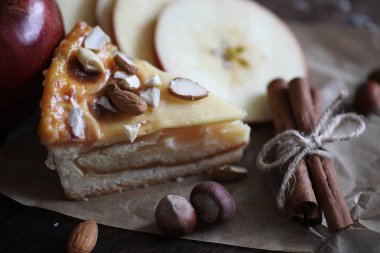 Tarçın ve meyve lezzetli pasta 