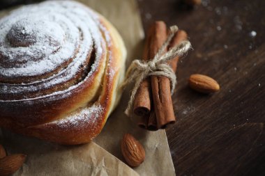 Tarçın ve meyve lezzetli pasta 