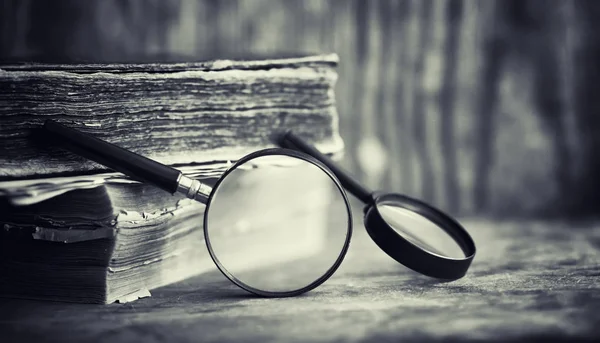 An old retro book on the table. An encyclopedia of the past on a — Stock Photo, Image