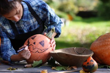 kadın bölmek kabaklar Cadılar Bayramı'nda açık
