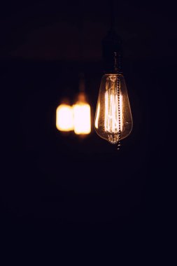 Filaman tungsten lambalar. Edisons ampul. Filaman fila