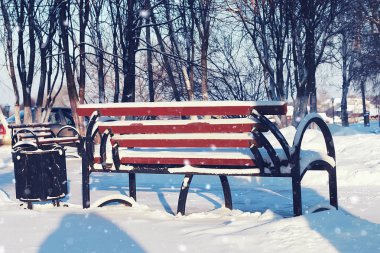 Şehirde kış bankı