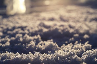 Kışın buz doku. Bir sokağa donmuş su parçaları 