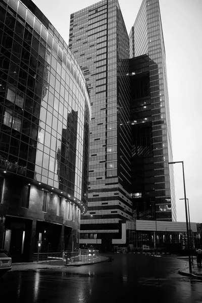 Centro de negócios com arranha-céus altos — Fotografia de Stock