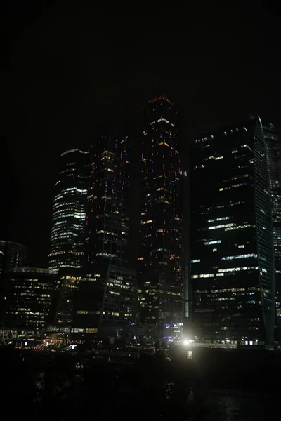 Centro de negocios con rascacielos altos — Foto de Stock