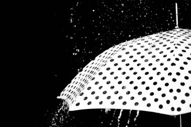 yağmur damla şemsiye izole