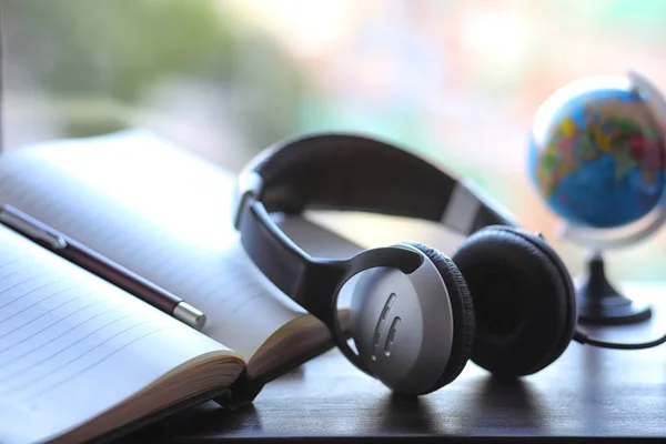 A stack of textbooks headphone — Stock Photo, Image