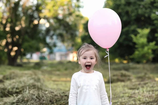 Little children are walking in a park — Stock Photo, Image