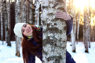 Kış portre erkek ormanda