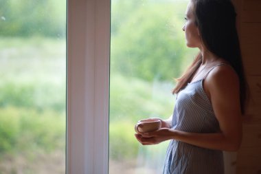 Evde veznedeki kıza