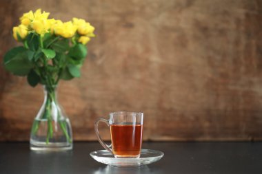 bir fincan çay tablo