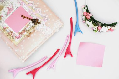 Bir günlük bir beyaz masaya girişler için