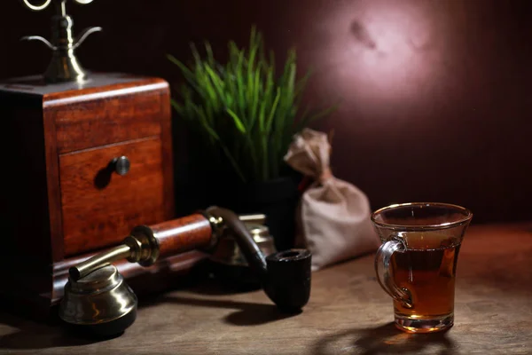 Thé à infuser sur une table en bois — Photo