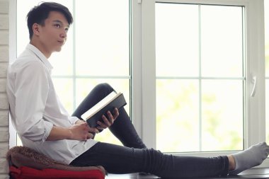 Asya genç adam öğrenci 