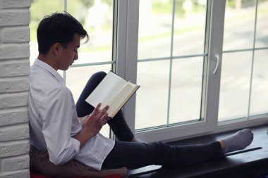 Asya genç adam öğrenci 