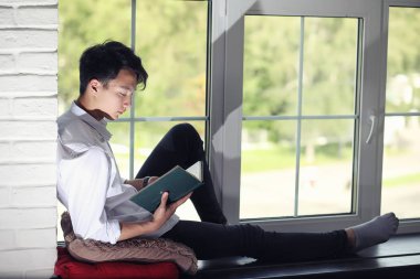 Asya genç adam öğrenci 