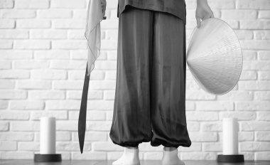 Asya acemi bir beyaz tuğla duvar